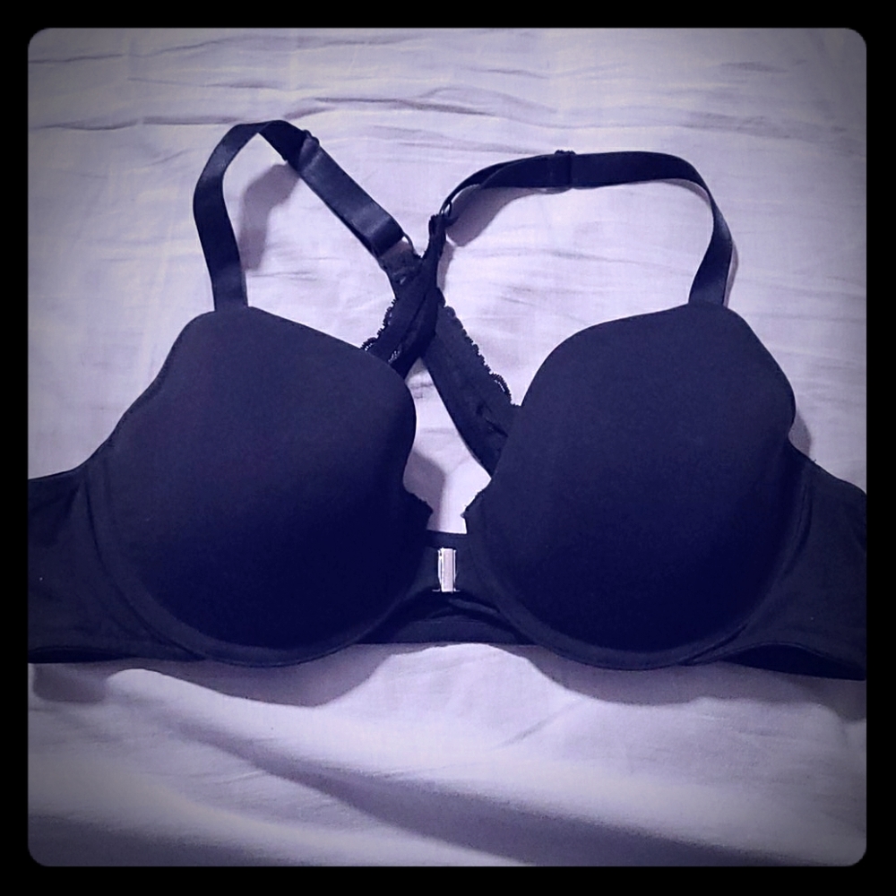 Cacique 42B tshirt/cross strap front closure bra